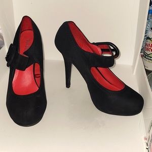 Size 10 black heels